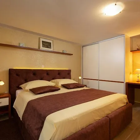 Oleander Apartment