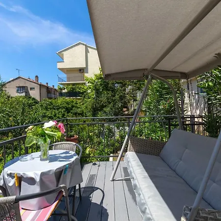 Oleander Apartment *